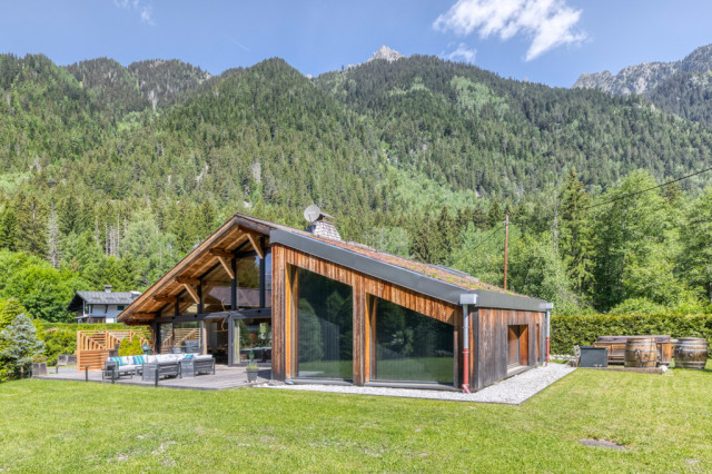Chalet Maple Leaf