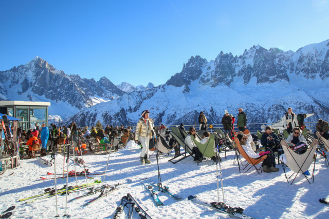 An exceptional spring: snow, sunshine, outdoor dining… and the Vallée Blanche