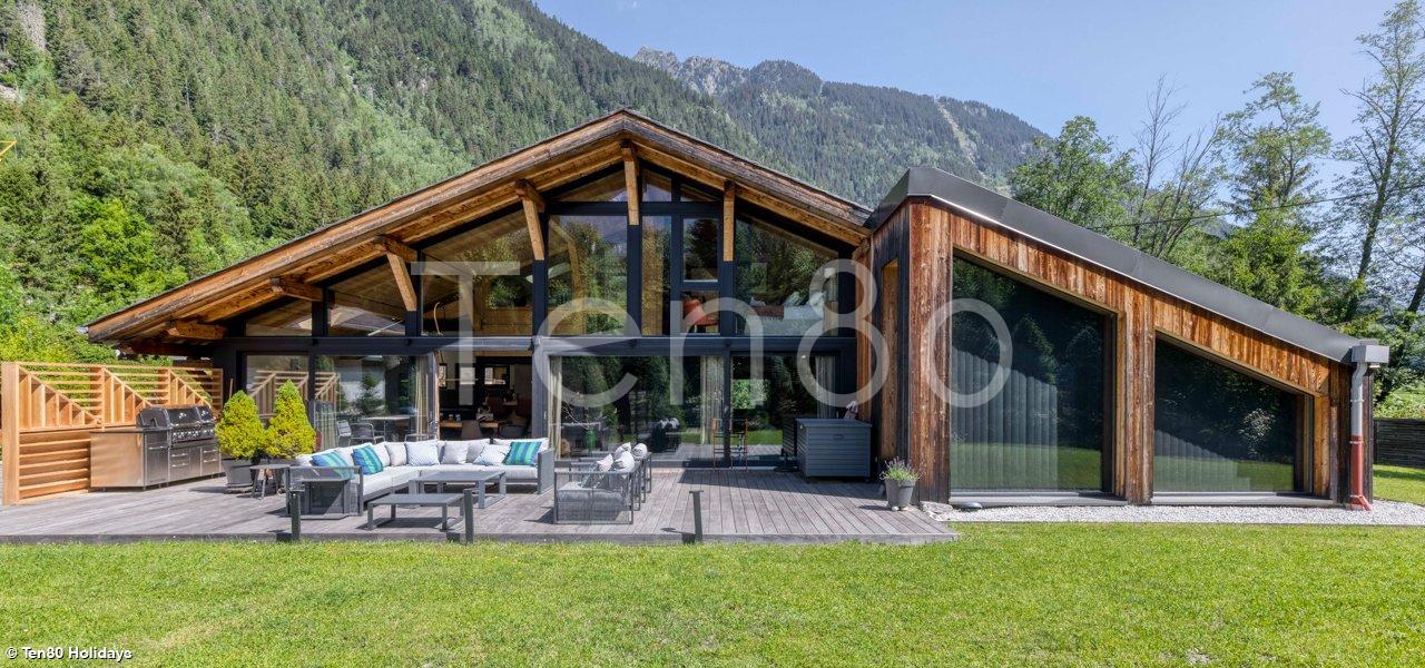 Chalet Maple Leaf