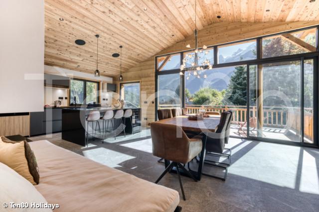 Chalet Monski_Ten80 Holidays