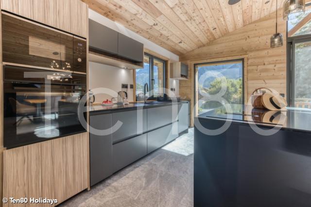 Chalet Monski_Ten80 Holidays
