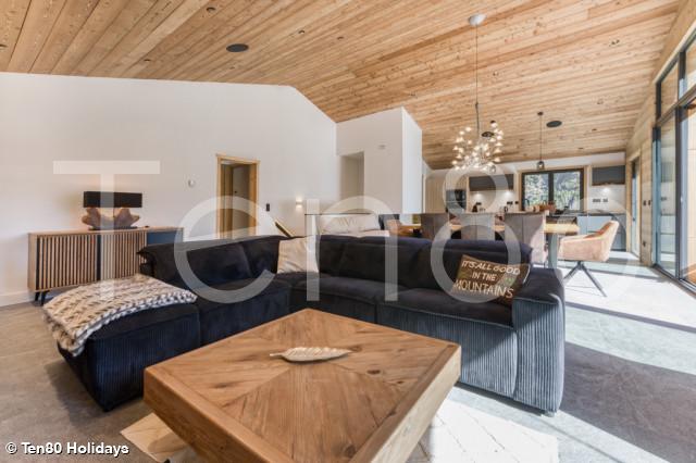 Chalet Monski_Ten80 Holidays