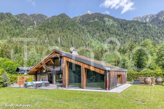 Chalet Maple Leaf _ Ten80 Holidays 